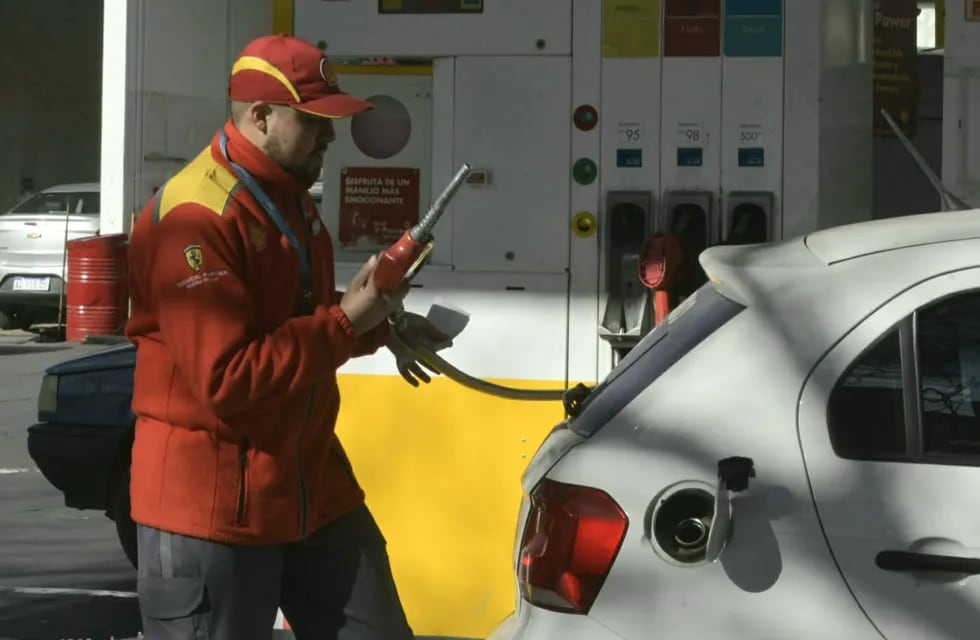 Por segunda vez en agosto, Shell aumentó el precio de los combustibles (Orlando Pelichotti / Los Andes)