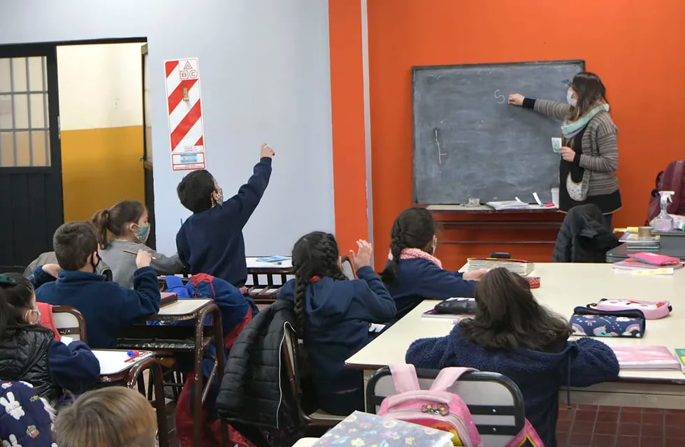 Desde la DGE señalan que las escuelas deben contar con a aprobación de los planes operativos para el regreso total a las aulas de los alumnos más grandes.  Foto: Orlando Pelichotti / Los Andes