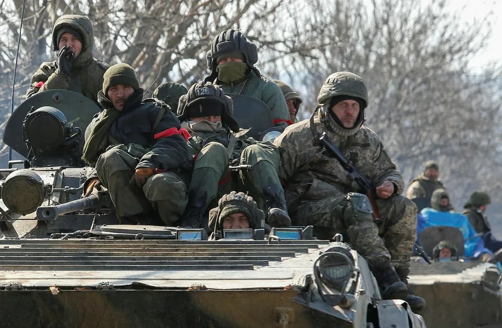 Soldados prorrusos agrupándose en la región del Donbás