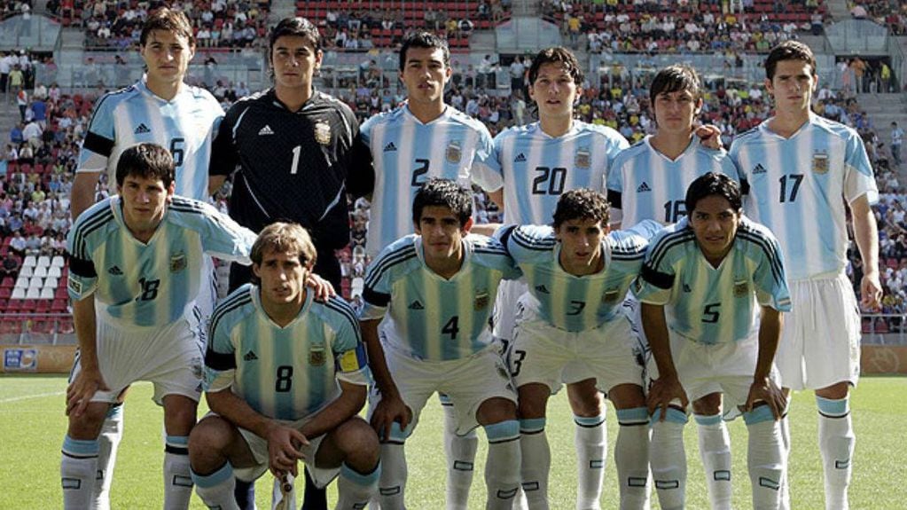 Parados: Paletta, Ustari, Cabral, Oberman, Cardozo y Gago. Agachados: Messi, Zabaleta, Barroso, Formica y Torres.