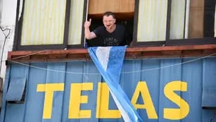 La historia del empresario textil ruso que se hizo viral por regalar banderas argentinas