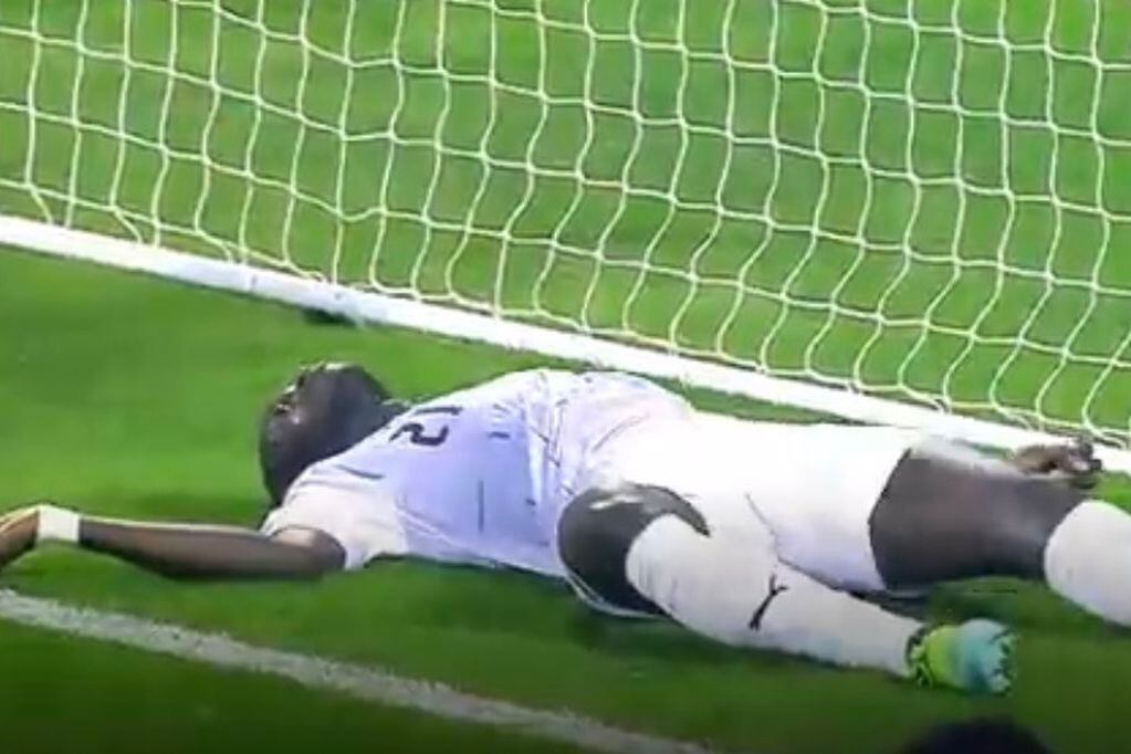 Ousmane Coulibaly, sufrió un infarto en pleno partido de la liga de Qatar.