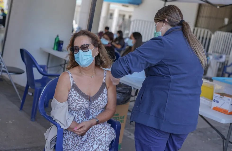 Vacunación contra el Covid-19 a docentes en Chile - Prensa Ministerio de Salud de Chile