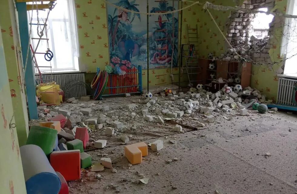 Ataque con metrallas al este de Ucrania. Un jardín de infantes se vio afectado, no hubo heridos.