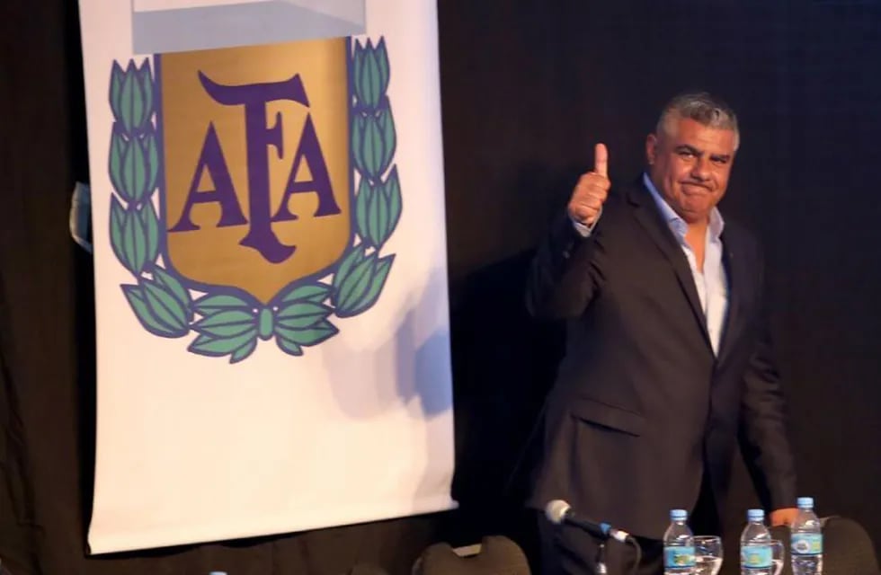 Claudio Tapia está trabajando para que el plantel argentino pueda dejar Brasil.