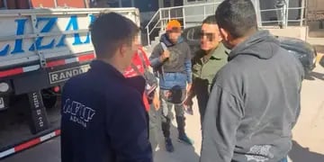 Agentes de la Aduana detectaron a dos colombianos ocultos en un camión en Usapllata: “Vamos a La Bombonera”