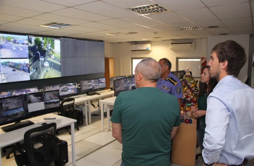 Leandro Biskupovich apunta a integrar herramientas de seguridad de los municipios al CEO 911. Foto: Prensa Gobierno