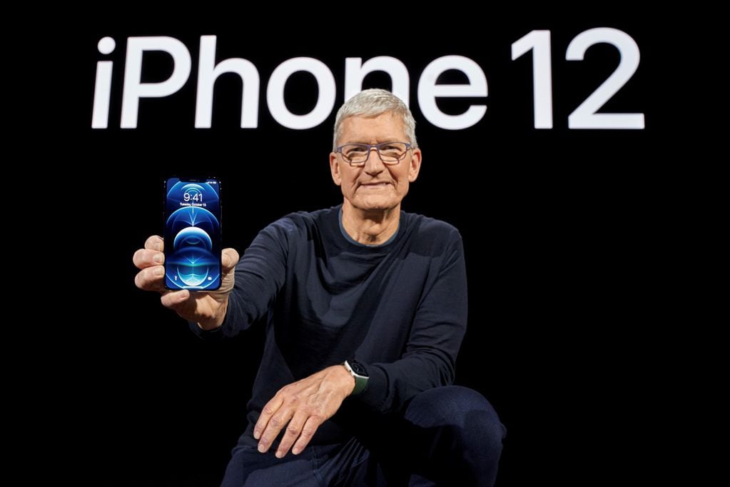 Tim Cook, CEO de Apple, encabezó la presentación del nuevo iPhone 12 que viene con conexión 5G. 