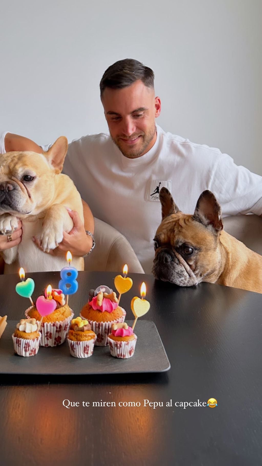 Nico Tagliafico festejó el cumpleaños de su perro con Caro Calvagni.