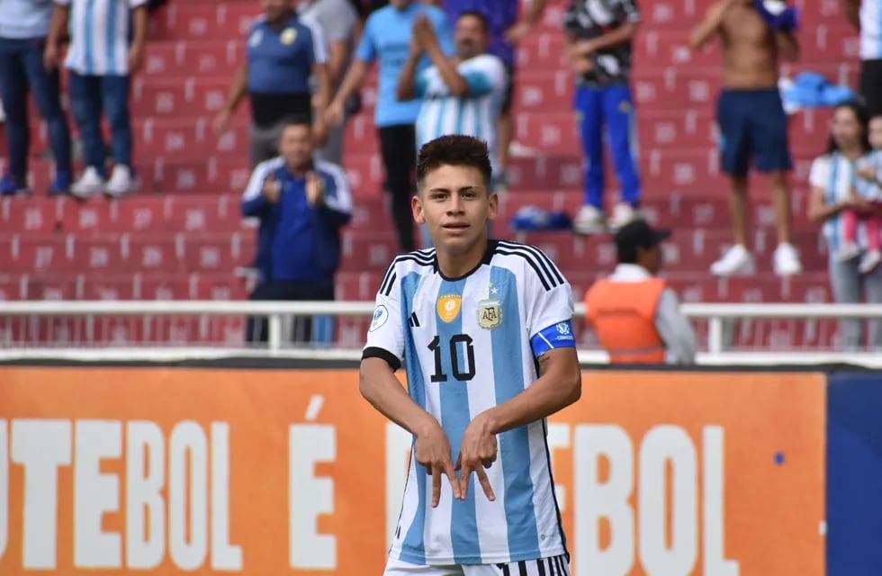 El Diablito Echeverri volvió a hacer las suyas y metió un golazo en el 2-0 sobre Chile, por el Sudamericano Sub 17 en Ecuador. (Prensa selección argentina)