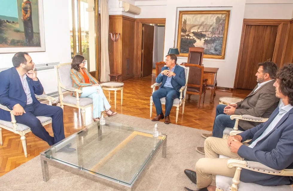 Silvina Batakis en su última visita a Menoza, para la Vendimia. Se reunió con el gobernador Rodolfo Suárez.