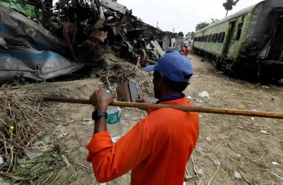 Cientos de heridos y 275 muertes tras el accidente de trenes del viernes en la India. Gentileza: Clarín.