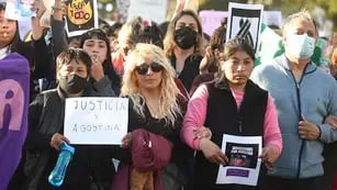 Marcha por el femicidio de la joven Agostina Trigo