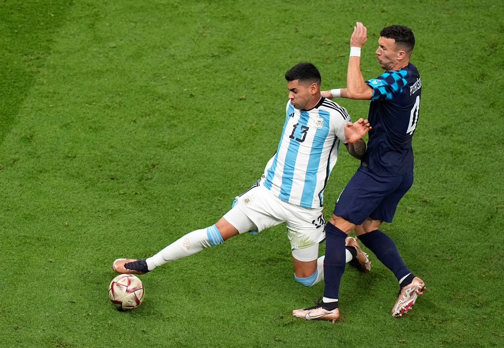 Cristian "Cuti" Romero, defensor cordobés de la selección argentina de fútbol, en el Mundial Qatar 2022. (AP)