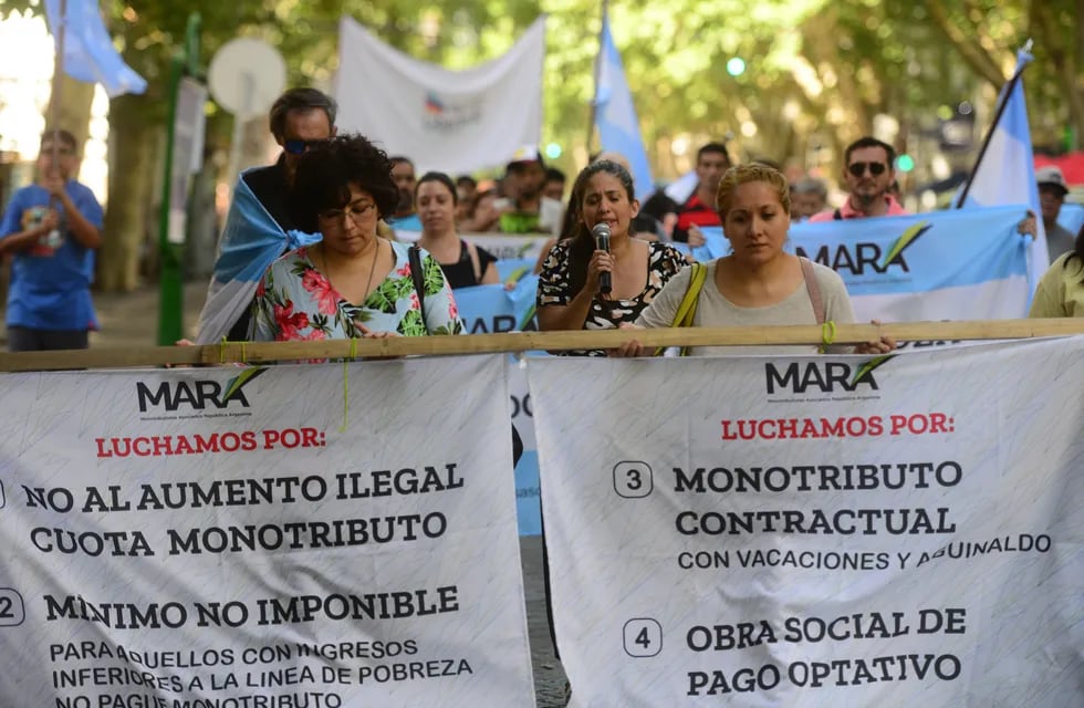 Los monotributistas se oponen al ajuste “ilegal” de AFIP en la cuota mensual. Foto: Claudio Gutiérrez / Archivo.