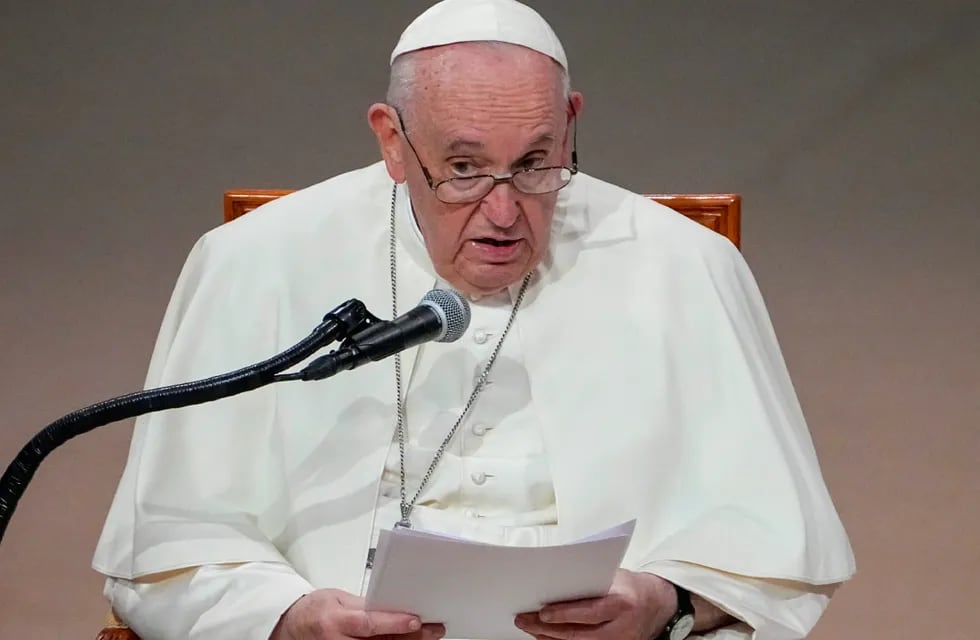El pontífice conmemoró el Día de los Pobres y condenó las “sirenas del populismo”.