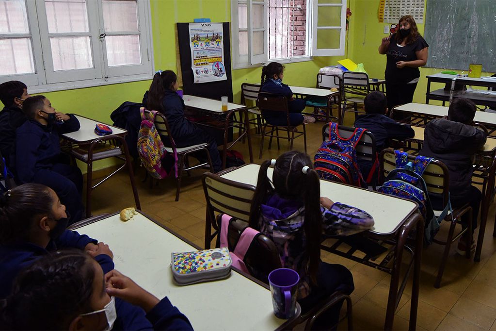 Después de las vacaciones de invierno, las escuelas de Mendoza tendrán más horas de clases. Foto: Orlando Pelichotti / Los Andes