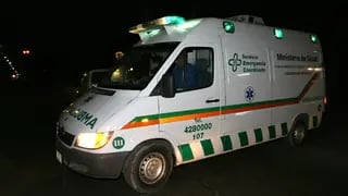 Choque en Mendoza, herido, ambulancia
