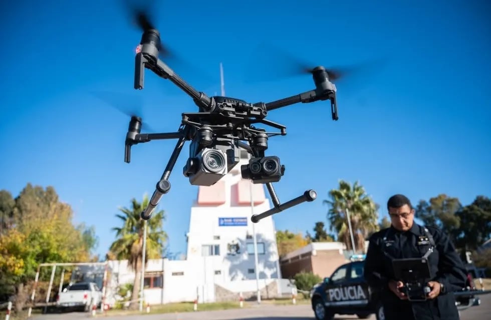 Sumaron 8 pilotos de drones policiales y ya son 20 en toda Mendoza. | Foto: Ministerio de Seguridad y Justicia
