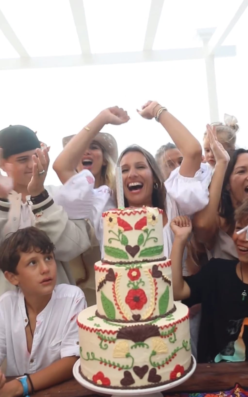 Pampita festejó su cumpleaños en México con sus hijos, familiares y amigos