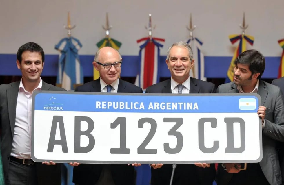 Presentaron la nueva chapa-patente que unificará a los países del Mercosur