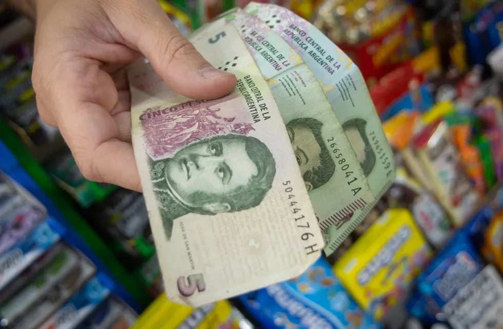 Extienden hasta fines de febrero de 2022 el plazo para canjear los billetes de cinco pesos en los bancos