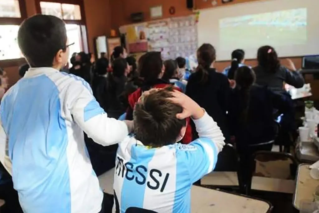 Los chicos van a poder el Mundial en las escuelas