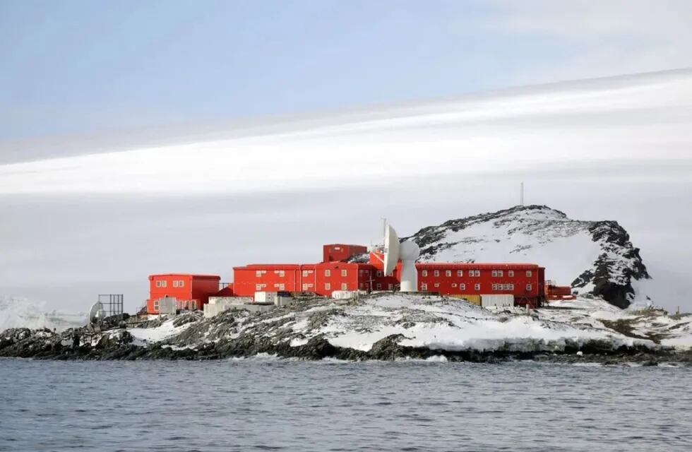 Al menos 58 personas, militares y civiles se contagiaron en dos bases de Chile en la Antártida.