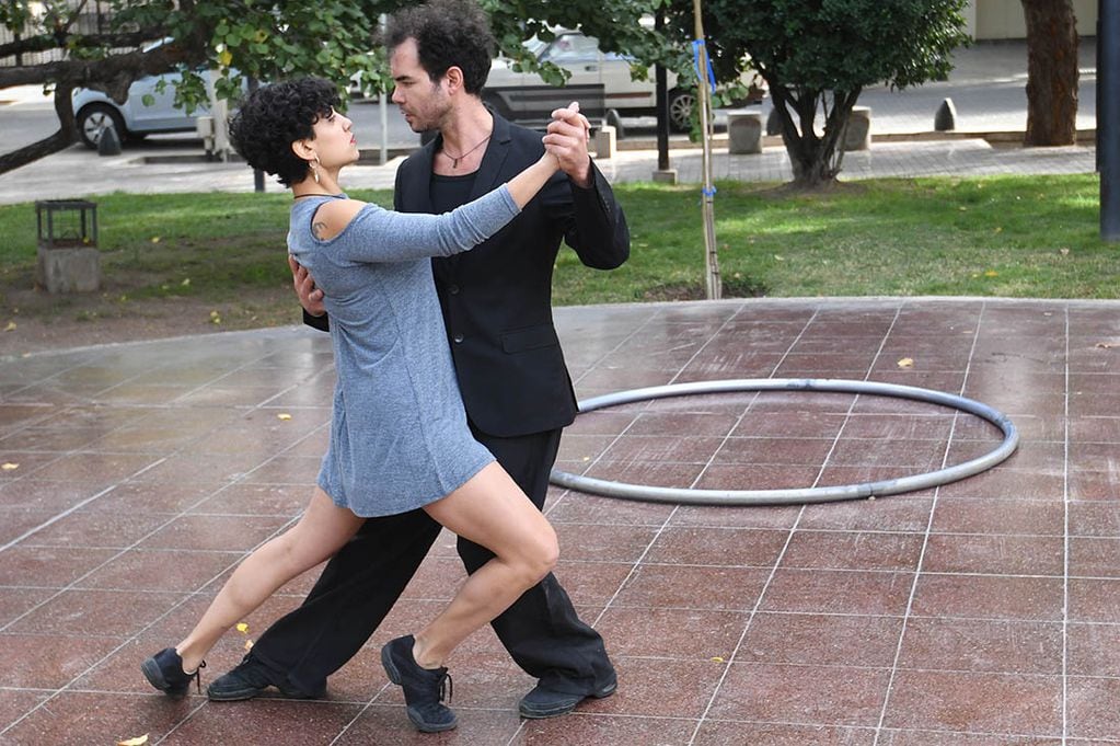 Lolot junto a su compañero de baile Martín Sardi trabajan en proyectos vinculados al nuevo tango. Foto: Marcelo Rolland / Los Andes
