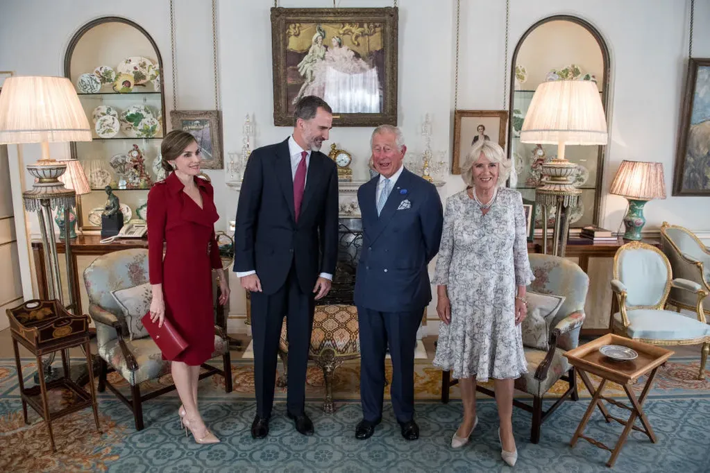 La recepción del príncipe Carlos y la duquesa Camilla a los reyes de España durante su visita de 2017. Foto: Web