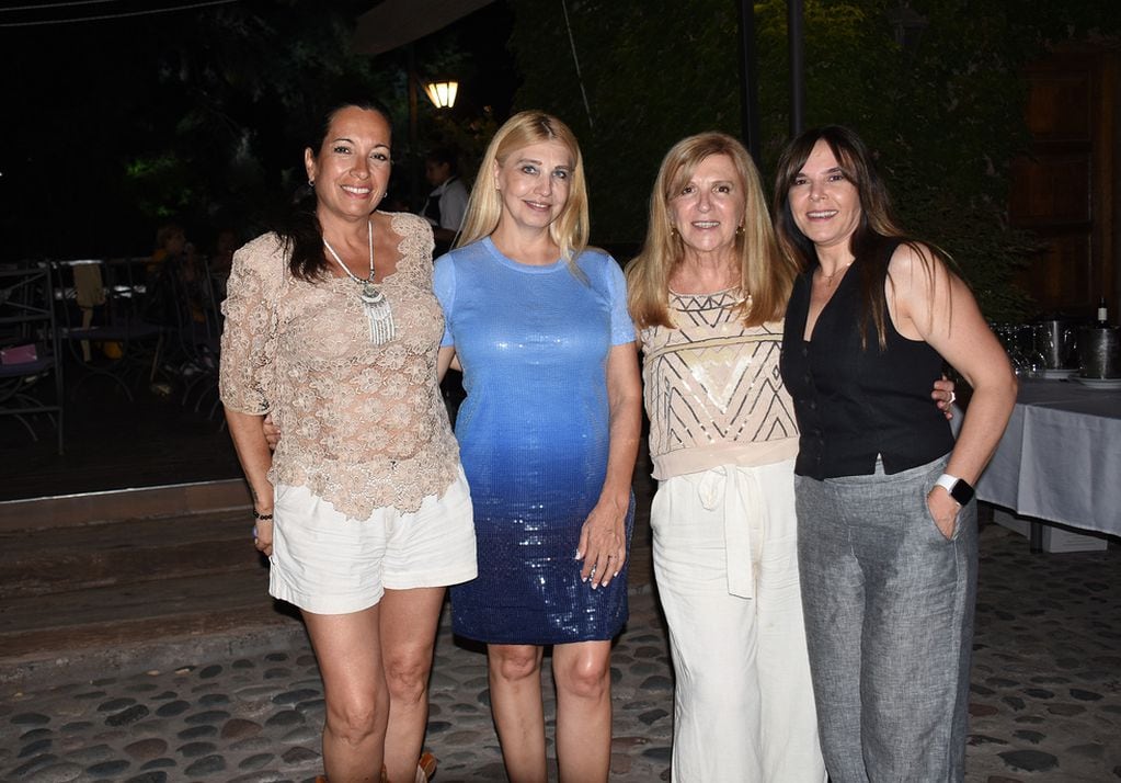 Viviana Valverde, Claudia Farina, Silvana Fourcade y Abi María. 