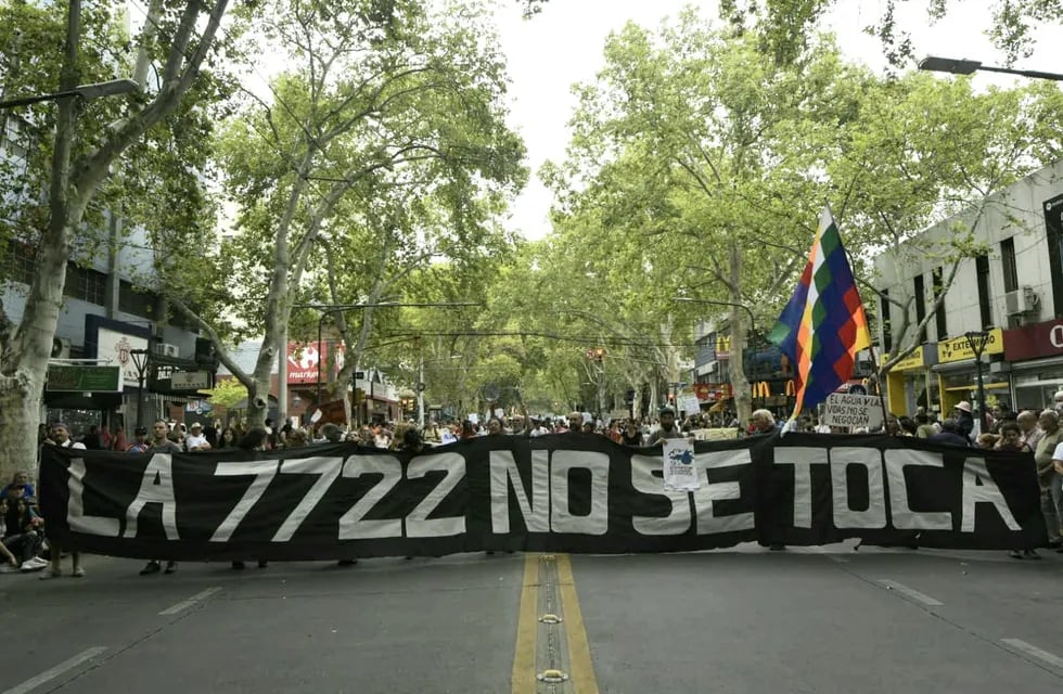 Protestas en el Carrusel 2024 contra la minería (Orlando Pelichotti / Los Andes)