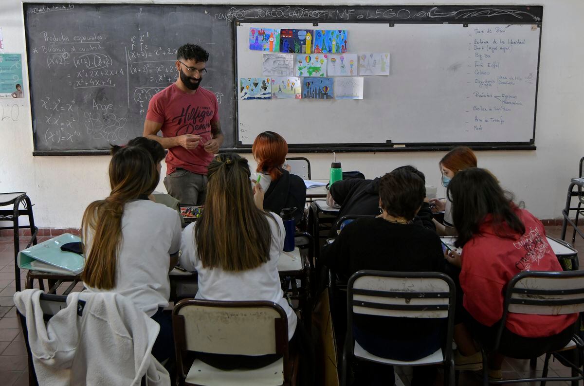 Desde mediados de marzo el uso del barbijo es optativo para docentes y alumnos de todos los niveles educativos en la provincia. Foto: Orlando Pelichotti / Los Andes