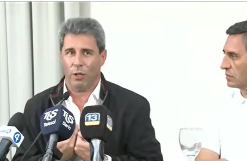 El gobernador Sergio Uñac en la conferencia de prensa.