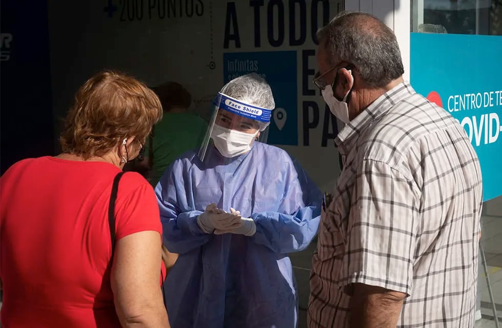 La pensión graciable y vitalicia está destinada a los familiares de los trabajadores esenciales fallecidos por el coronavirus, durante la pandemia.

Foto: Ignacio Blanco / Los Andes