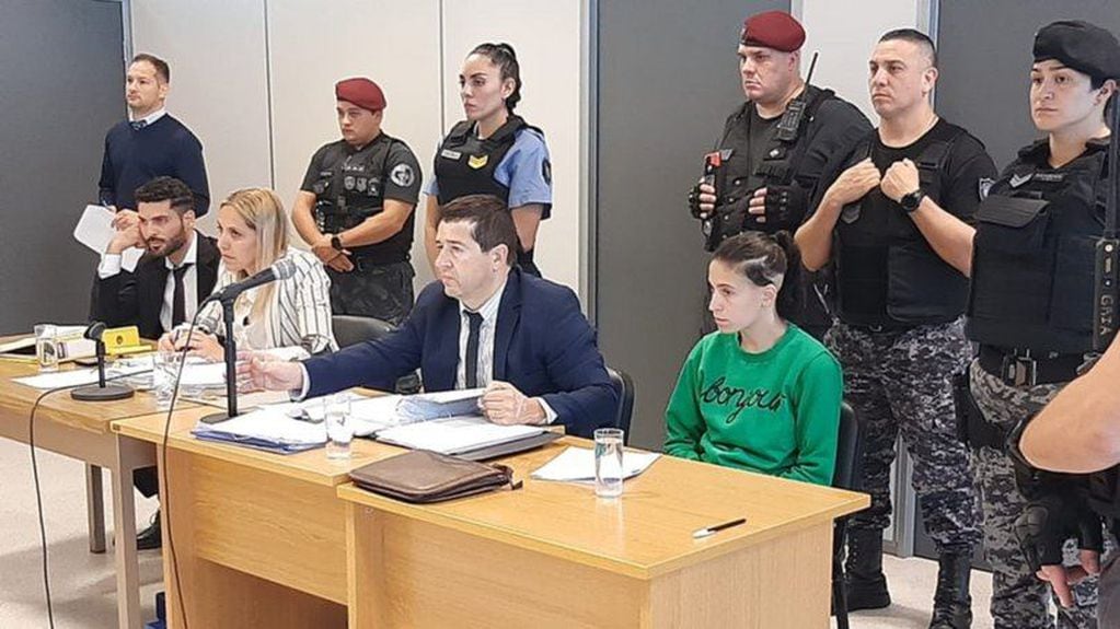 Magdalena Espósito Valenti y Abigail Páez siendo juzgadas por el crimen de Lucio Dupuy. / RadioSolidaria GeneralPico