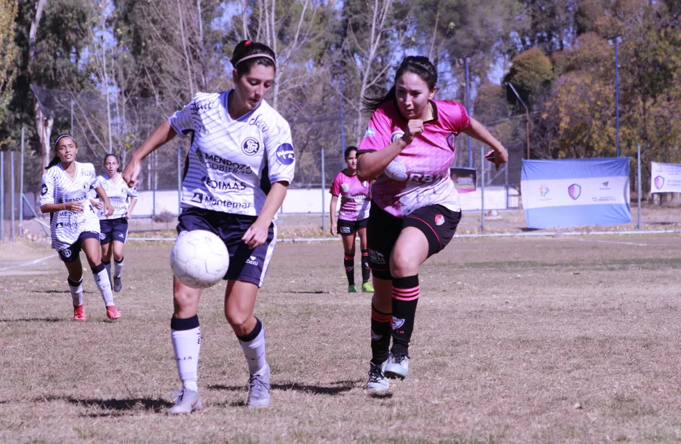 Una postal de Independiente en su partido ante Pink. / Gentileza @sportkidsmza