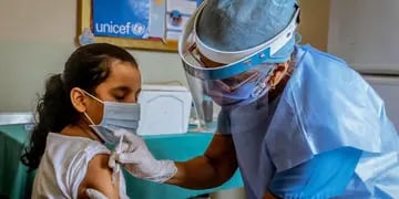 Mendoza recibirá casi 40 mil dosis de la vacuna Moderna para inocular a chicos de entre 12 y 17 años
