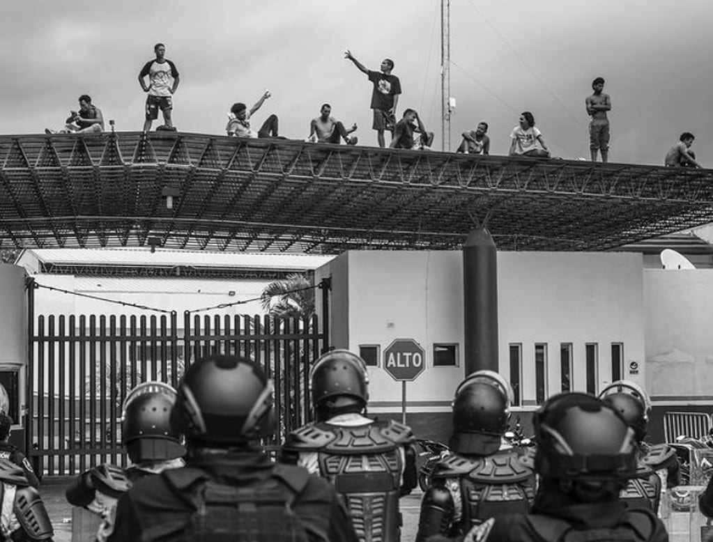 El fotógrafo venezolano Alejandro Cegarra se alzó con el premio del proyecto "a largo plazo" con sus imágenes monocromo de migrantes - Instagram