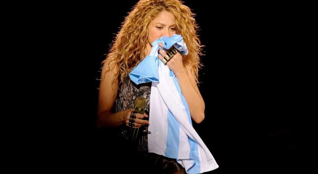 Shakira con la camiseta argentina en el estadio de Vélez (2018). Foto: Clarín 