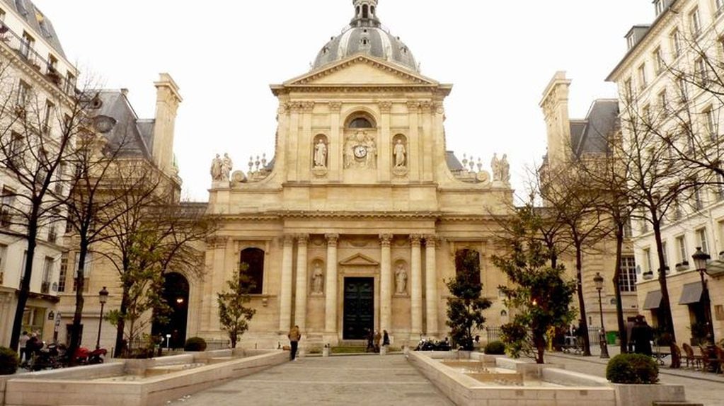 La fachada de La Sorbonne, la prestigiosa universidad parisina.