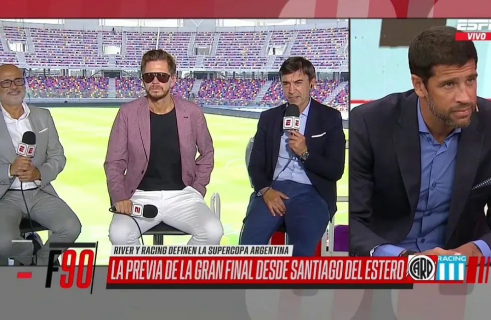 Tenso cruce entre Marcelo Benedetto y Sebastián Domínguez en los estuios de ESPN FC. / Gentileza.