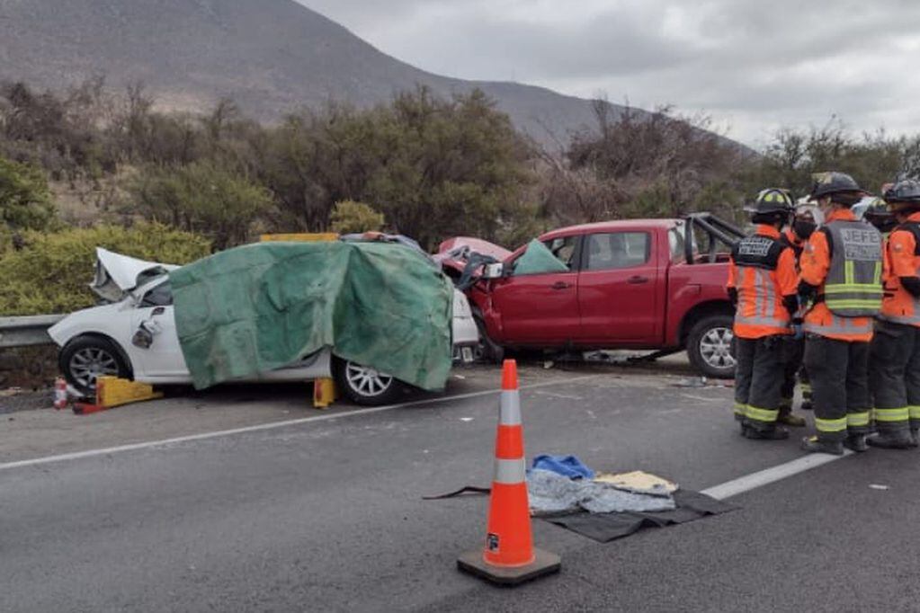 Una pareja mendocina falleció en un siniestro vial en Chile. Colisionaron de frente con una camioneta en la autopista Libertadores.