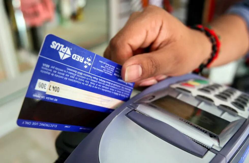 Los argentinos usaron la tarjeta de débito un 14,29% más. / imagen ilustrativa
