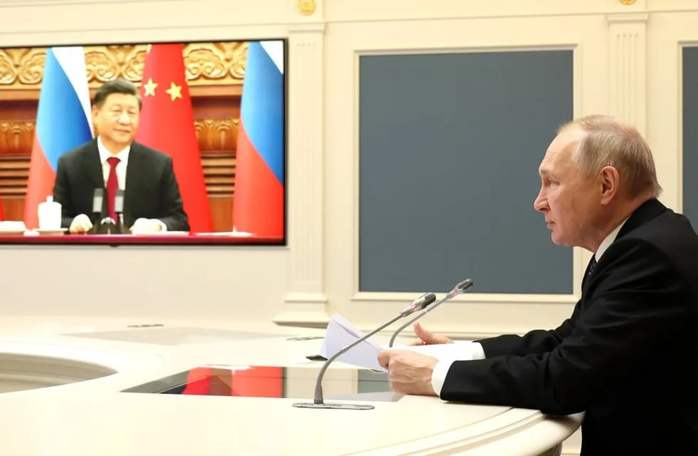 Los presidentes de Rusia y China, Vladimir Putin y Xi Jinping respectivamente, conversaron por videoconferencia sobre sus relaciones comerciales y la ampliación de su cooperación militar.