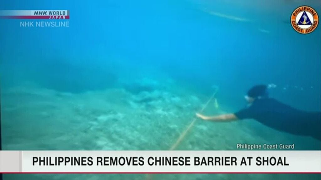 Las autoridades filipinas difundieron imágenes del retiro de las barreras chinas.