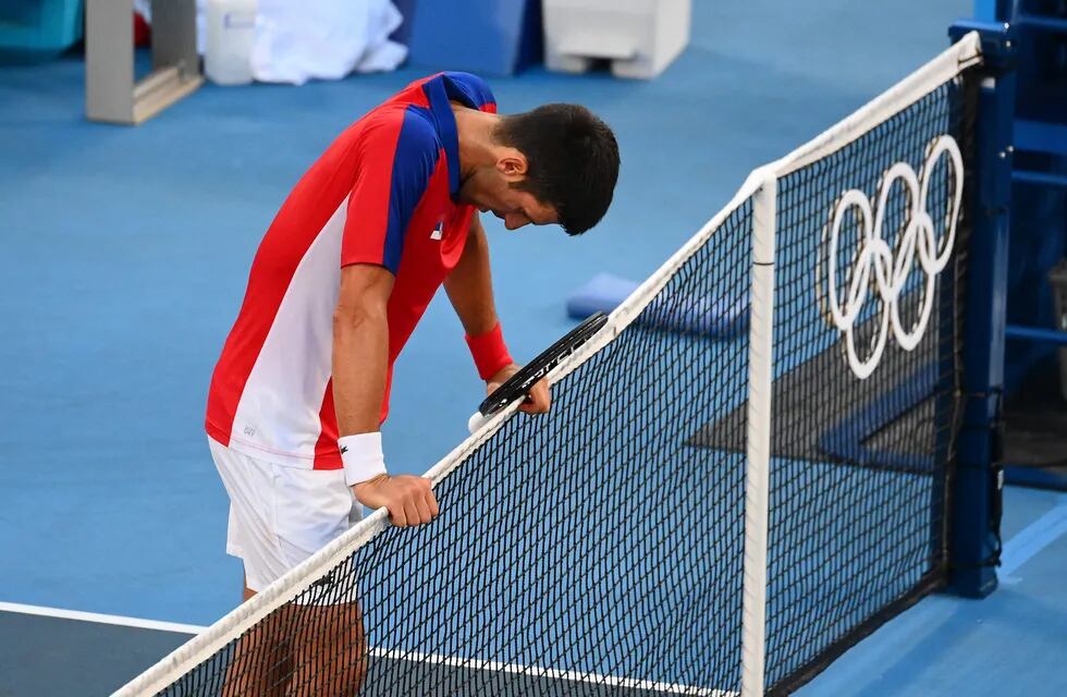 Novak Djokovic y su frustración en Tokio. / Gentileza.