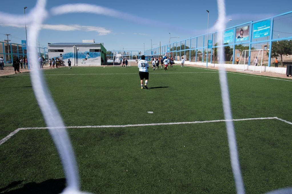 En el departamento de Maipú se inauguró el polideportivo Diego Armando Maradona.



