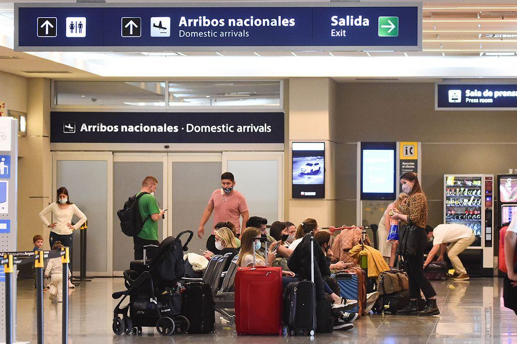 Los vuelos desde y hacia el vecino país operarán en la flota de Aerolíneas Argentinas. Foto: Mariana Villa / Los Andes