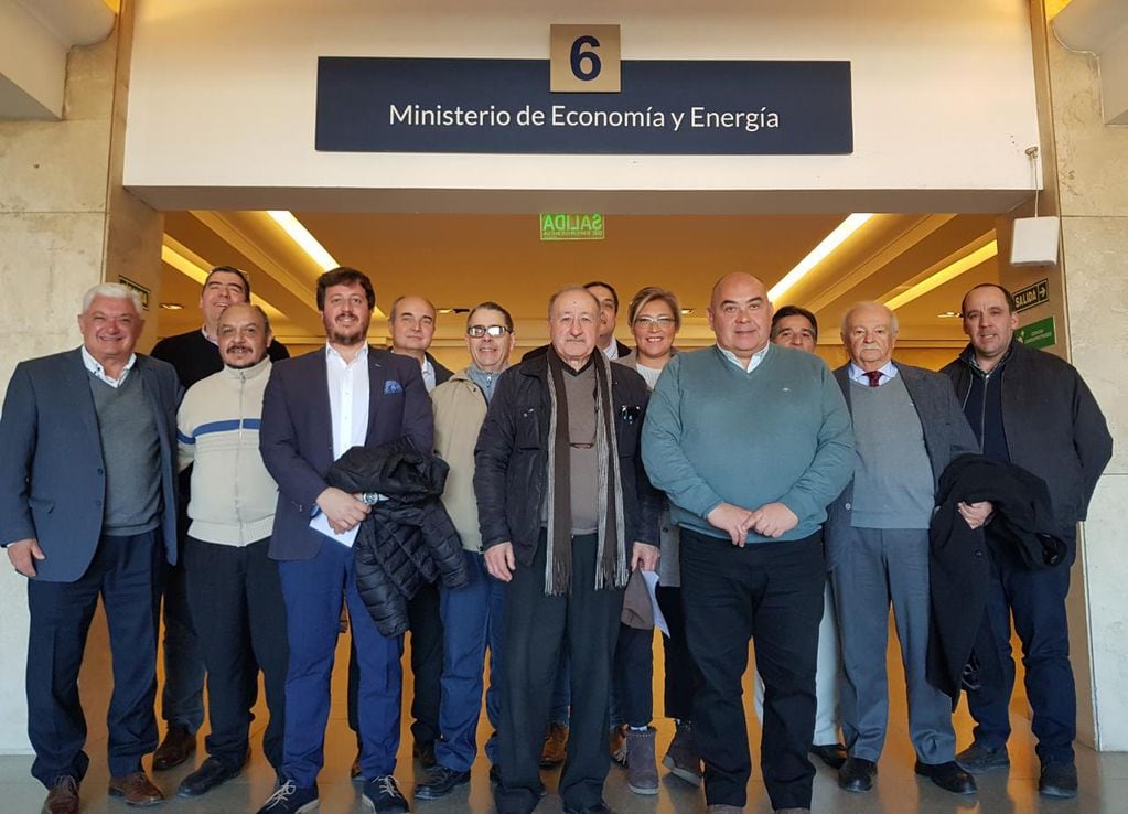 El ministro Enrique Vaquié y el director de Cooperativas, Daniel Di Martino, se reunieron con las principales cooperativas de Mendoza para escuchar inquietudes y trazar planes a futuro.
